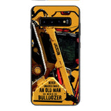 PERSONALIZED NEVER UNDERESTIMATE AN OLD MAN WITH A BULLDOZER PHONECASE QTDT2903