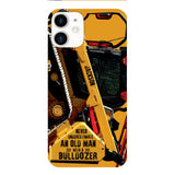 PERSONALIZED NEVER UNDERESTIMATE AN OLD MAN WITH A BULLDOZER PHONECASE QTDT2903