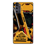 PERSONALIZED NEVER UNDERESTIMATE AN OLD MAN WITH A BULLDOZER PHONECASE QTDT2903