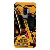 PERSONALIZED NEVER UNDERESTIMATE AN OLD MAN WITH A BULLDOZER PHONECASE QTDT2903