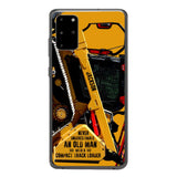 PERSONALIZED NEVER UNDERESTIMATE AN OLD MAN WITH A COMPACT TRACK LOADER PHONECASE QTDT2903