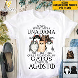 PERSONALIZED NUNCA SUBESTIMES A UNA DAMA QUE LE ENCANTAN LOS GATOS AGOSTO TSHIRT QTTQ0504