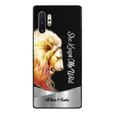 PERSONALIZED HE KEEPS ME SAFE SHE KEEPS ME WIFE COUPLE LION PHONECASE QTDT0505